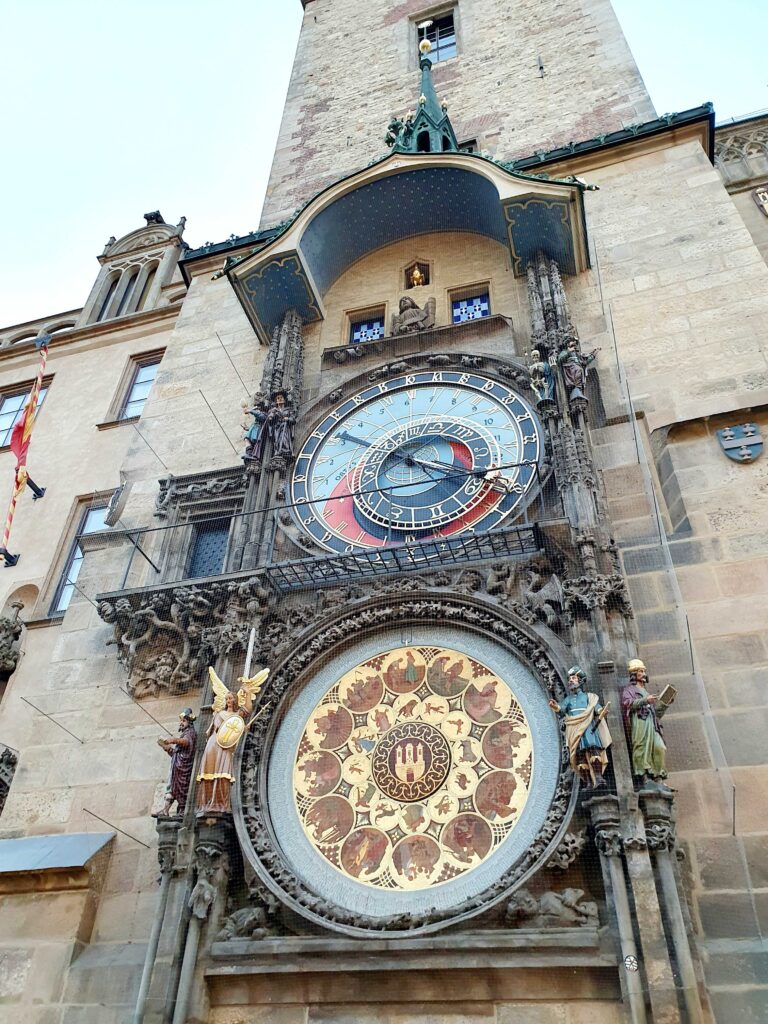 how to read the astronomical clock in prague