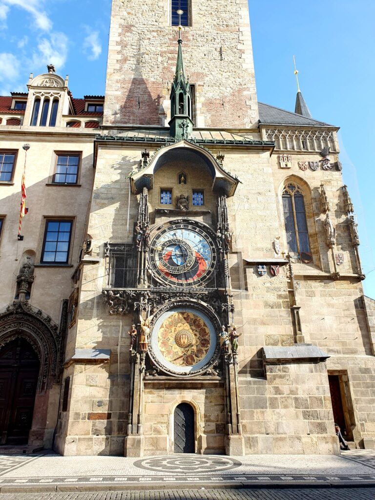how to read the astronomical clock in prague